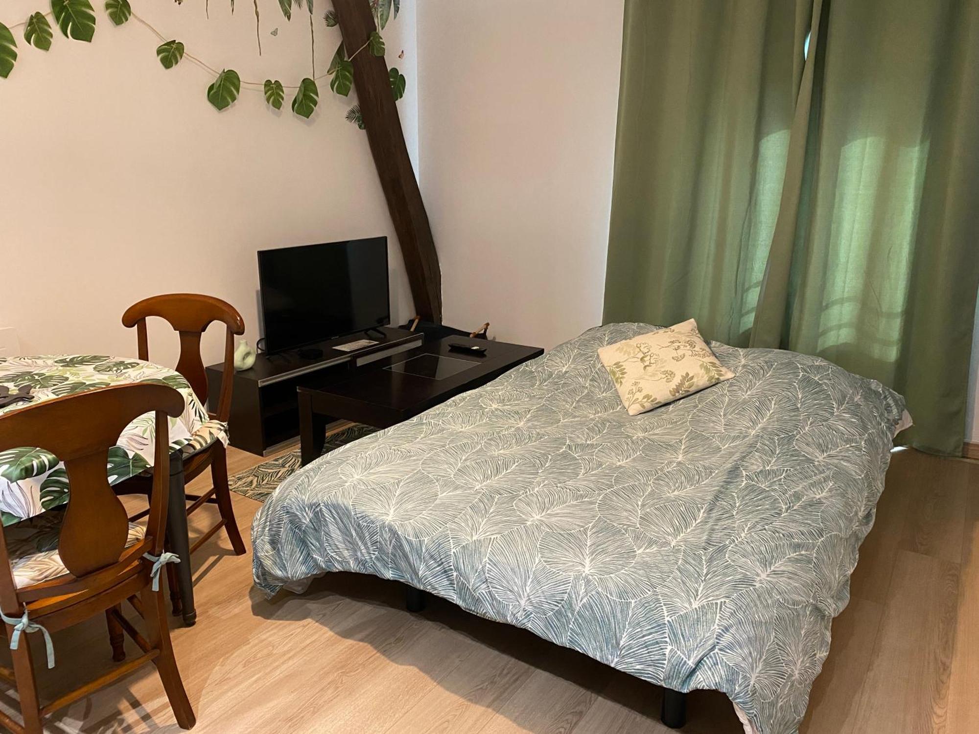 Apartamento Chez Claire Et Ju Egly Exterior foto